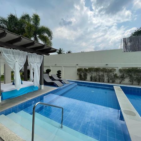 Ezekiel'S Private Hot Spring Resort Calamba  Exterior foto